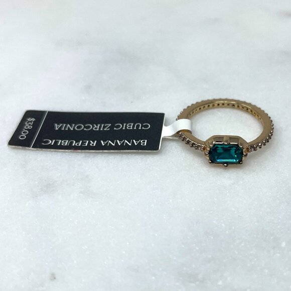 Banana Republic NWT Emerald & Faux Diamond Encrusted Ring, Size 6 - Picture 1 of 6